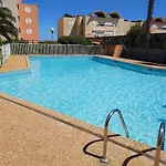 2 Mitoyens Avec Climatisation, Piscine Et Parking - Plages Et Port A 100m Gruissan
