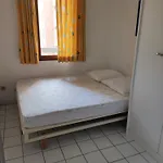 2 Mitoyens Avec Climatisation, Piscine Et Parking - Plages Et Port A 100m Apartmán