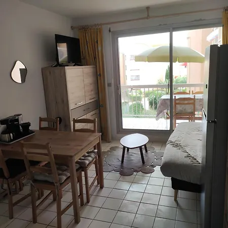 2 Mitoyens Avec Climatisation, Piscine Et Parking - Plages Et Port A 100m Apartmán *