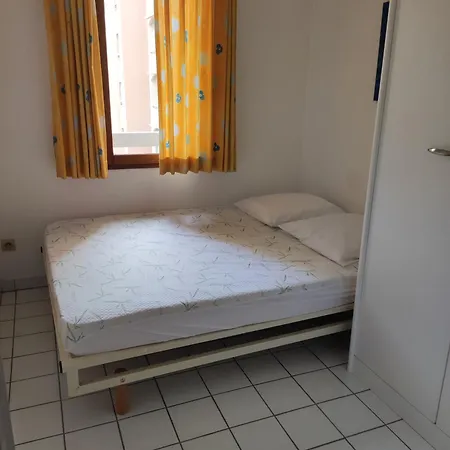 2 Mitoyens Avec Climatisation, Piscine Et Parking - Plages Et Port A 100m Apartment